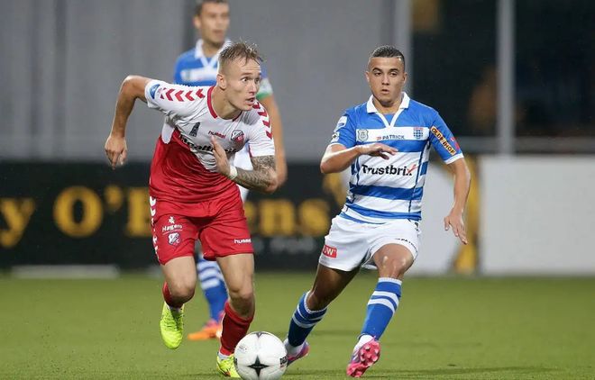 杯的首场比 杯的首场比